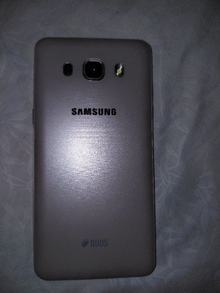 Телефон Samsung galaxy j5 2016