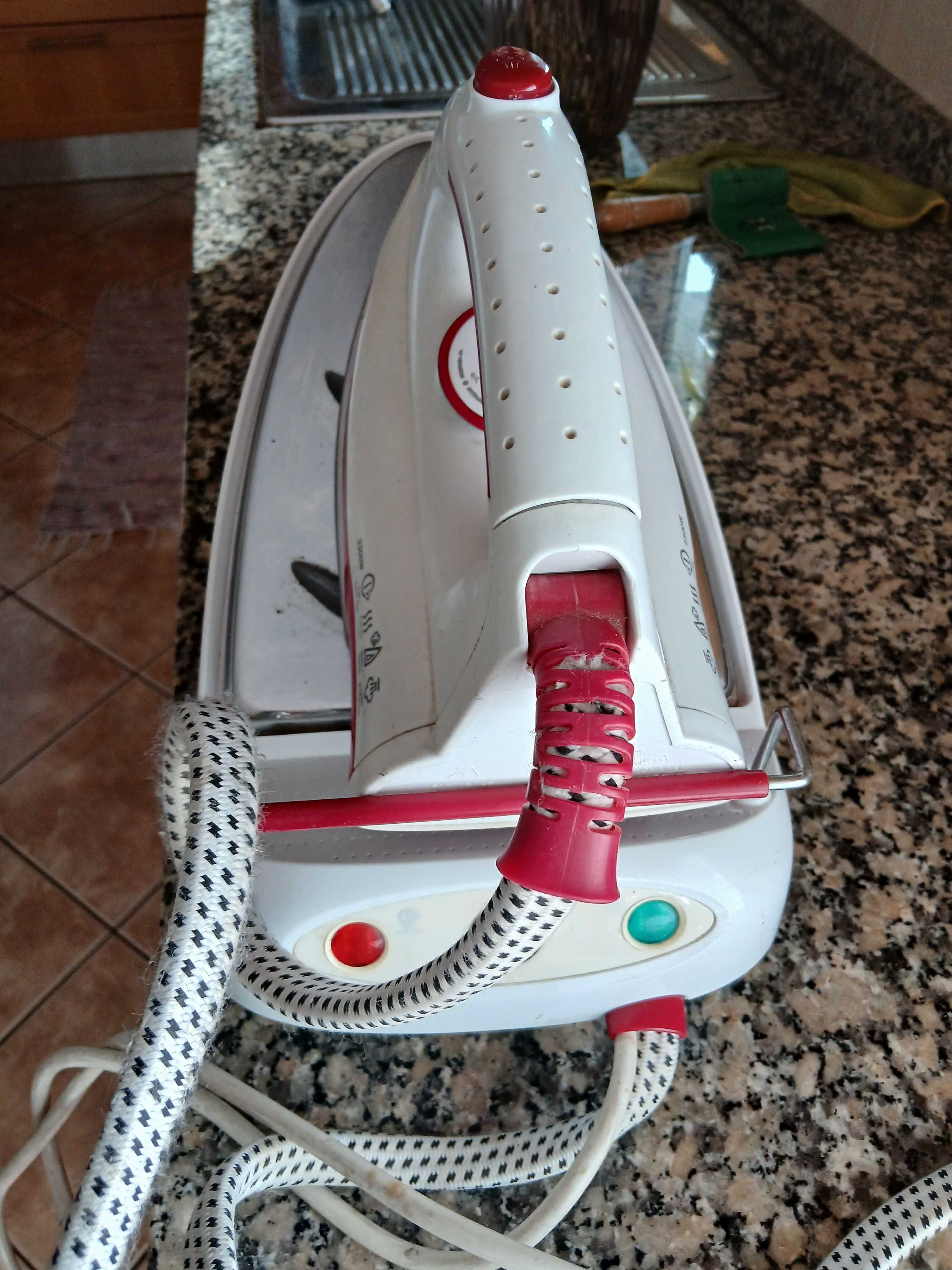 Ferro com caldeira Electrolux