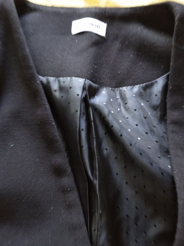 Blazer preto de jovem, em bom estad o