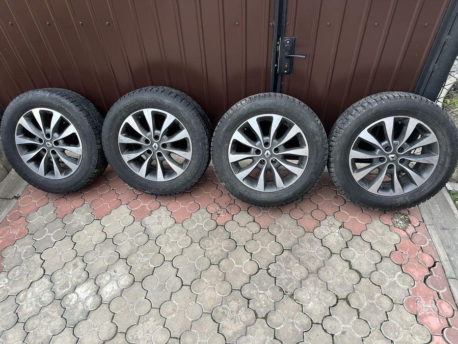 Продам зимові Шини з дисками 225/60/17