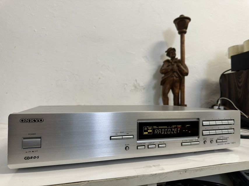 Tuner stereo Onkyo T-4211, Made in Malaysia.
