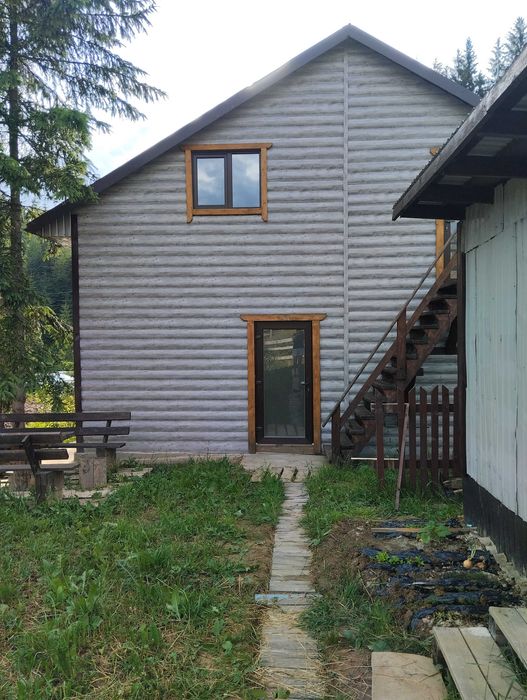 Продам половину будинку в Карпатах, І-Франківська об.  . с.Яблуниця