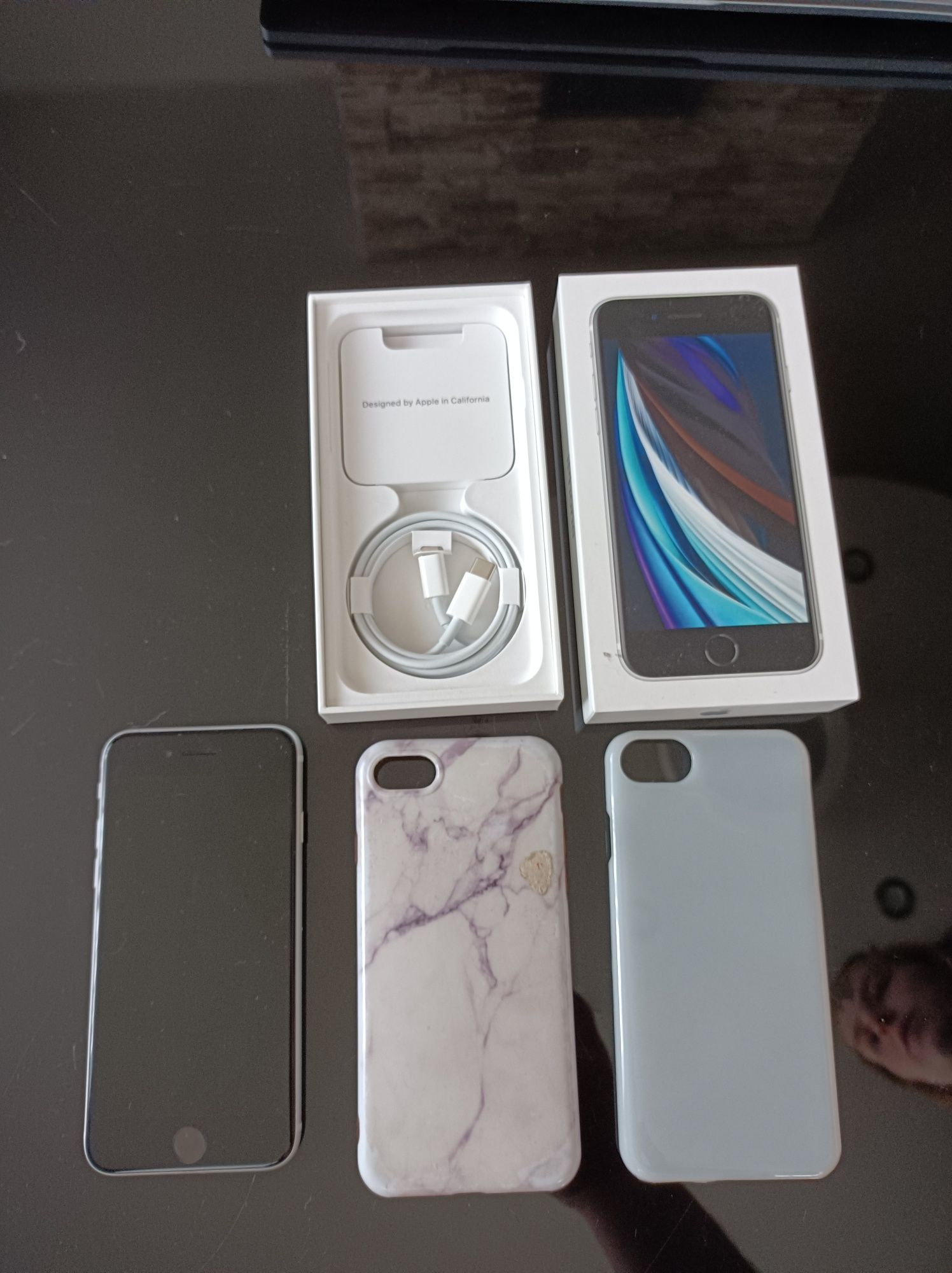 Sprzedam iPhone se 2020
