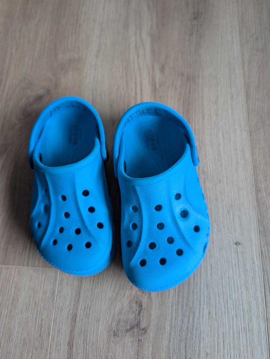 Crocs Menina ou Menino T9 (equivalente a 26/27)