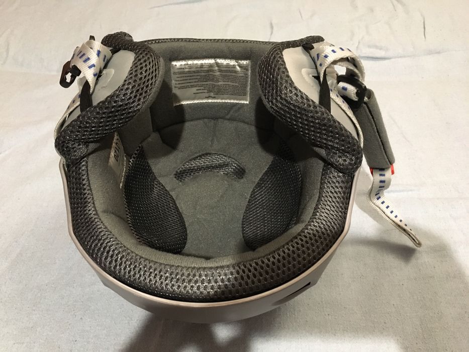 Kask narciarski narty zima dla dziecka dziecko ferie stok śnieg zjazd