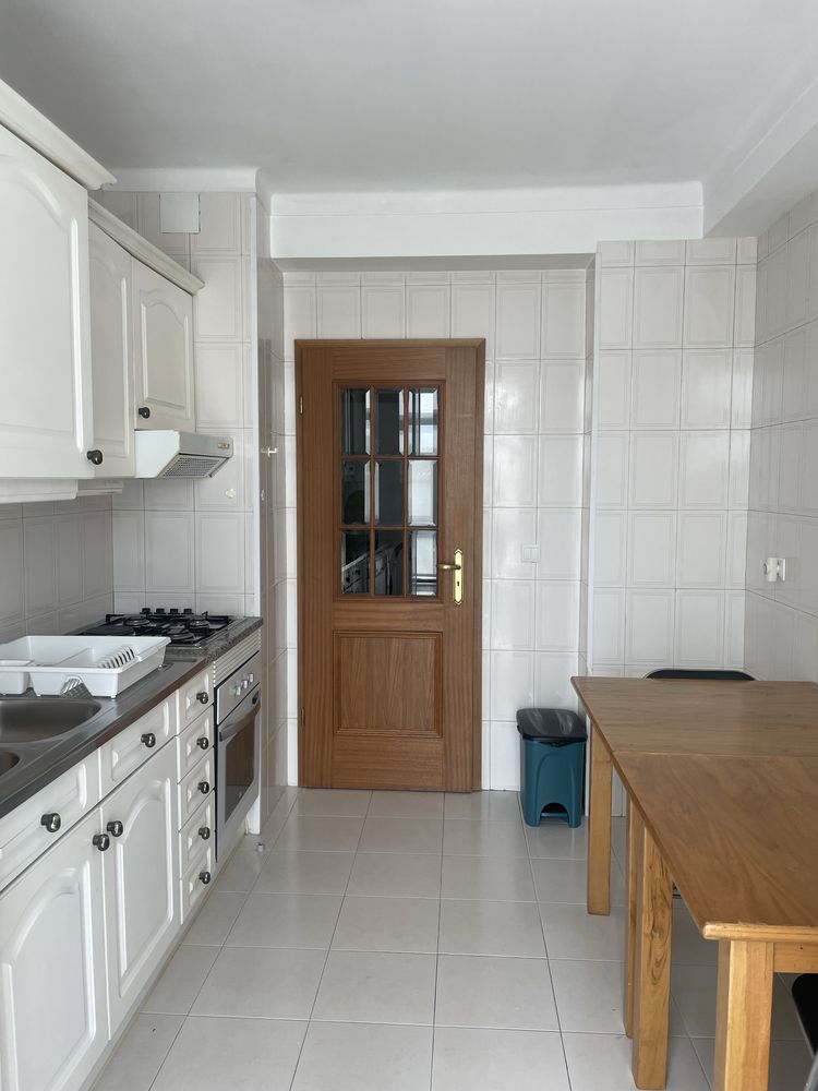 Alugo quarto para estudantes