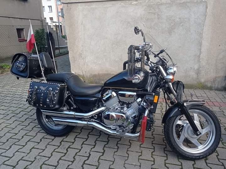 Motocykl Honda Magna 750