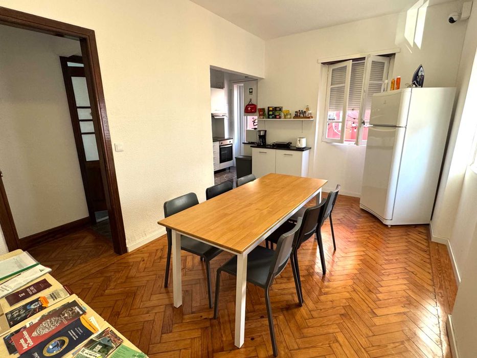 Quarto disponível, aluguel mensal aparte de 1 de Novembro.