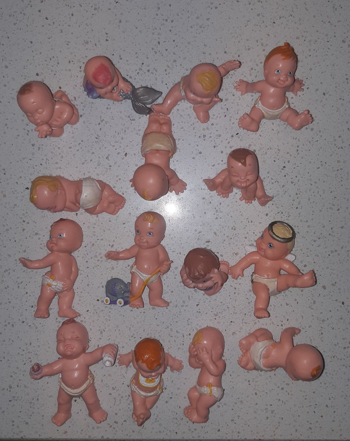 Figuras antigas bebés em pvc