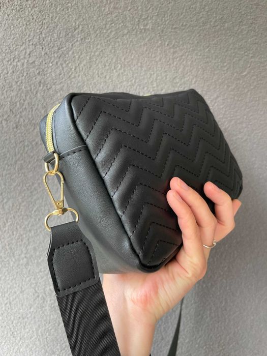 Czarna torebka na ramię