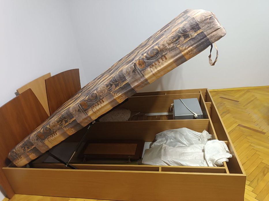 Двоспальне ліжко