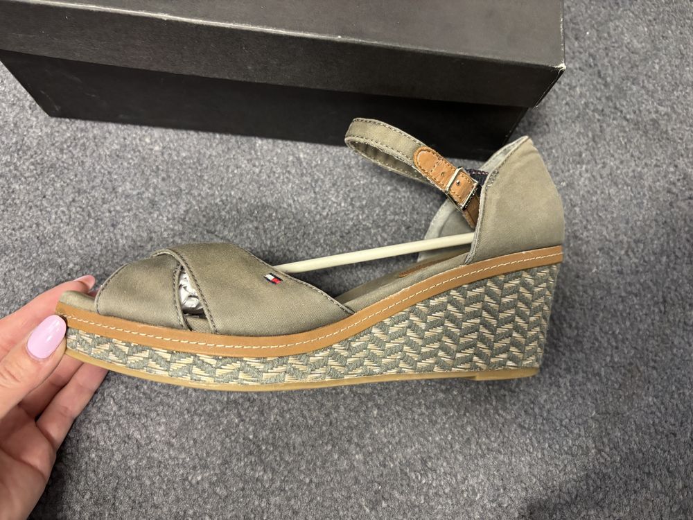 Tommy Hilfiger sandały na koturnie espadryle khaki oliwkowe Safari