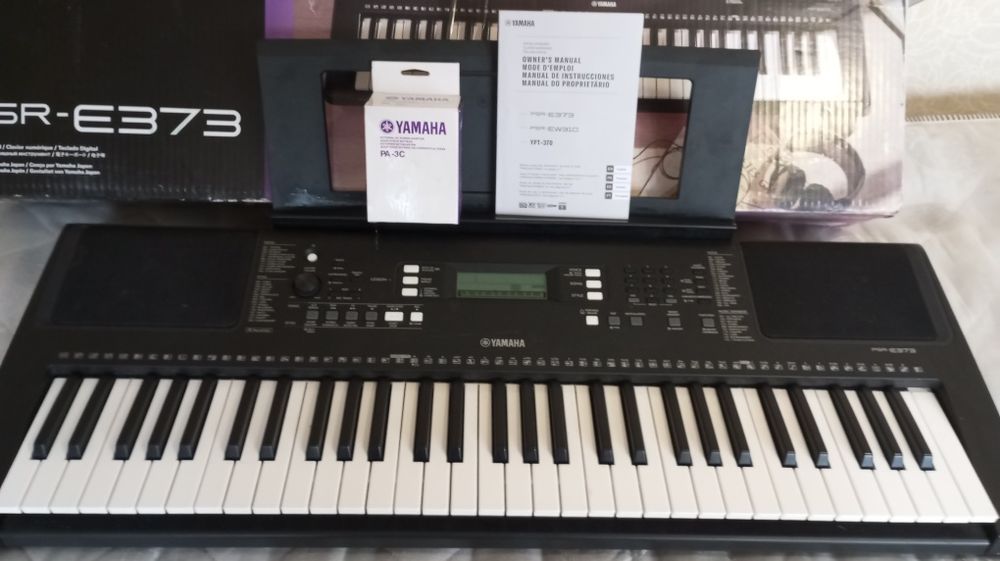 Продам Синтезатор Yamaha PSR-E3 73 . Самовывоз.
