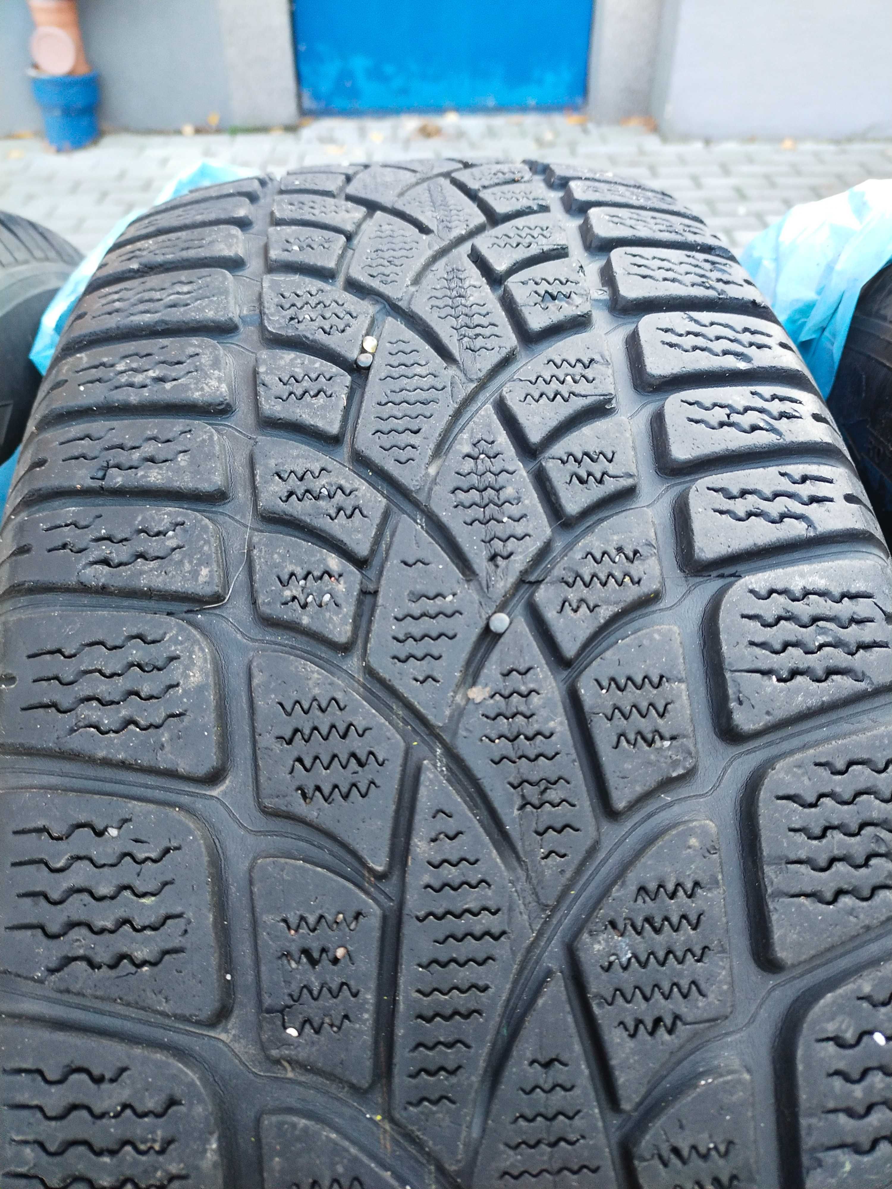 Opony zimowe Dunlop 235/65 R17 sztuk 5 Cena za Komplet