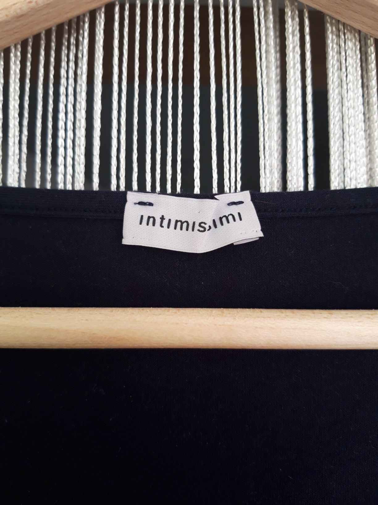 Conjunto de top e cueca, de cor azul marinho da Intimissimi