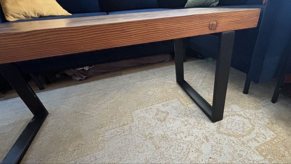 Industrialny stolik kawowy z litego drewna 115x50x49 cm