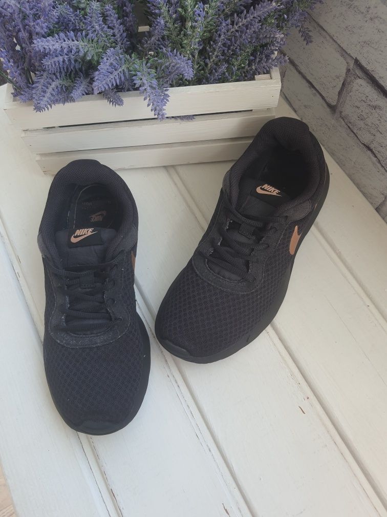 Кросівки Nike Tanjun 40 розмір Оригінал
