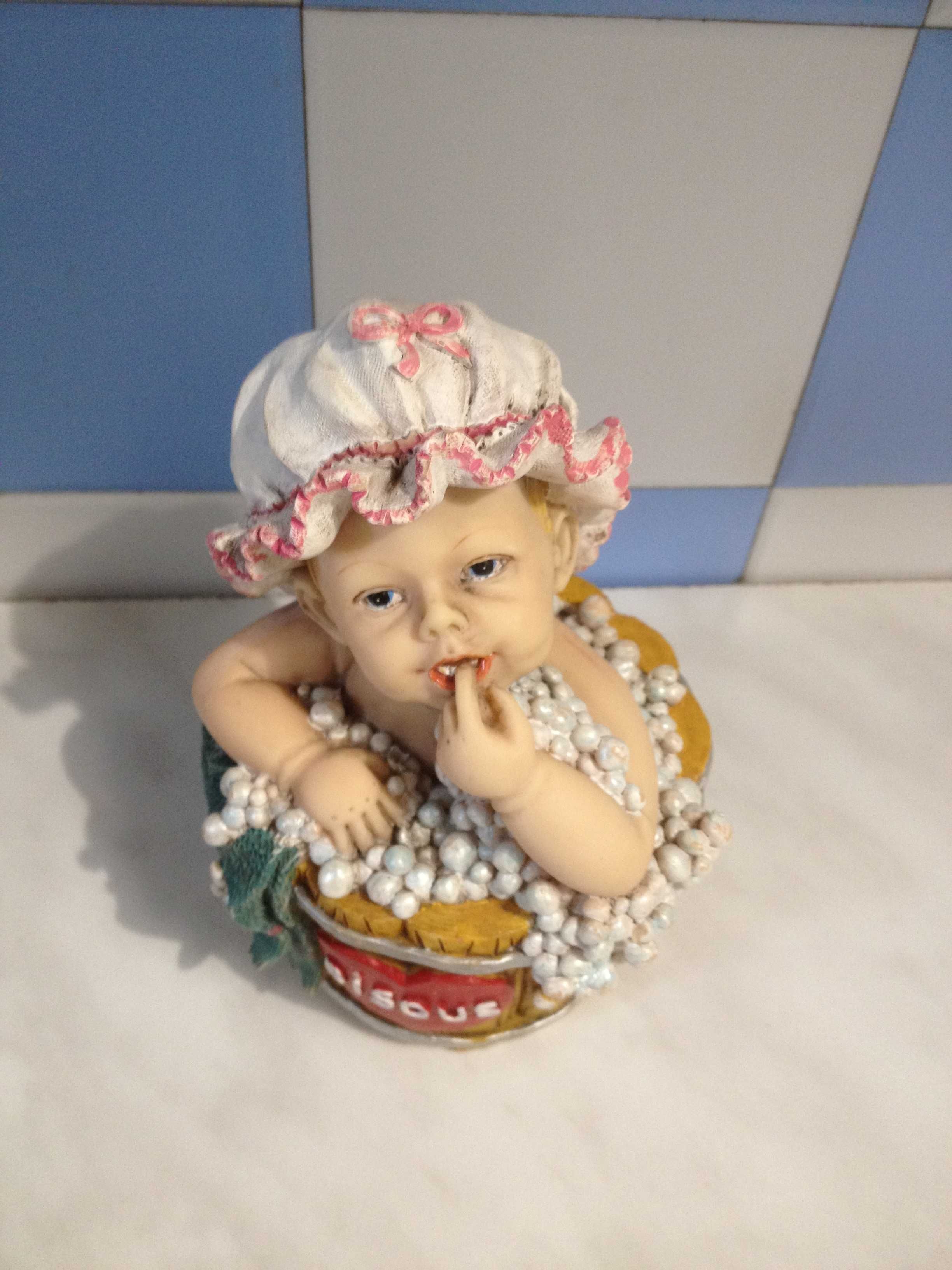 Skarbonka figurka kolekcjonerska dziecko w kąpieli