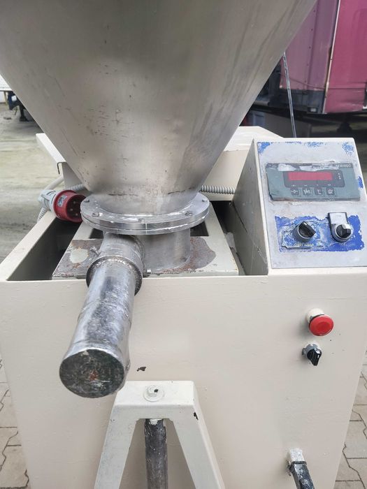 Maszyna Półautomatyczna PAPE-500 Do Materiałów Sypkich z Wagą