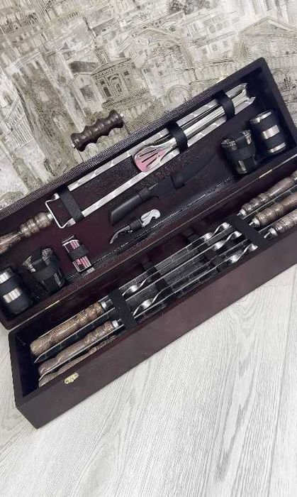 Набір шампурів  / подарунковий набір у деревяному кейсі  / чоловіку !