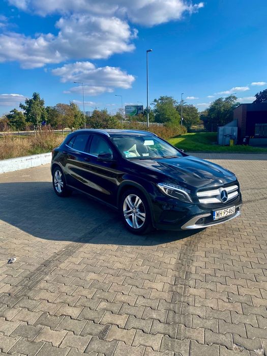 Mercedes-Benz GLA zadbany z jasnym wnętrzem