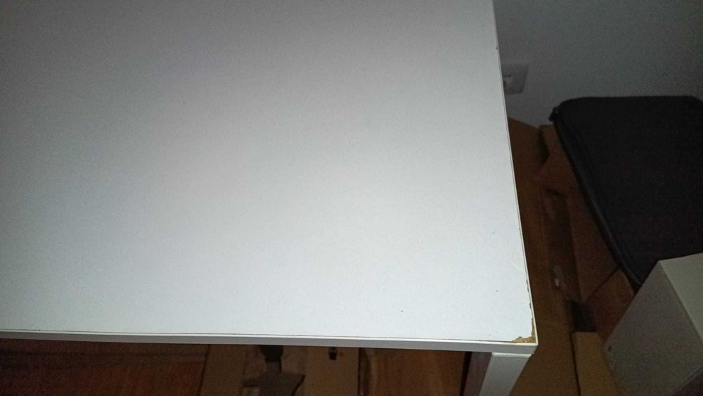 Mesa branca do Ikea