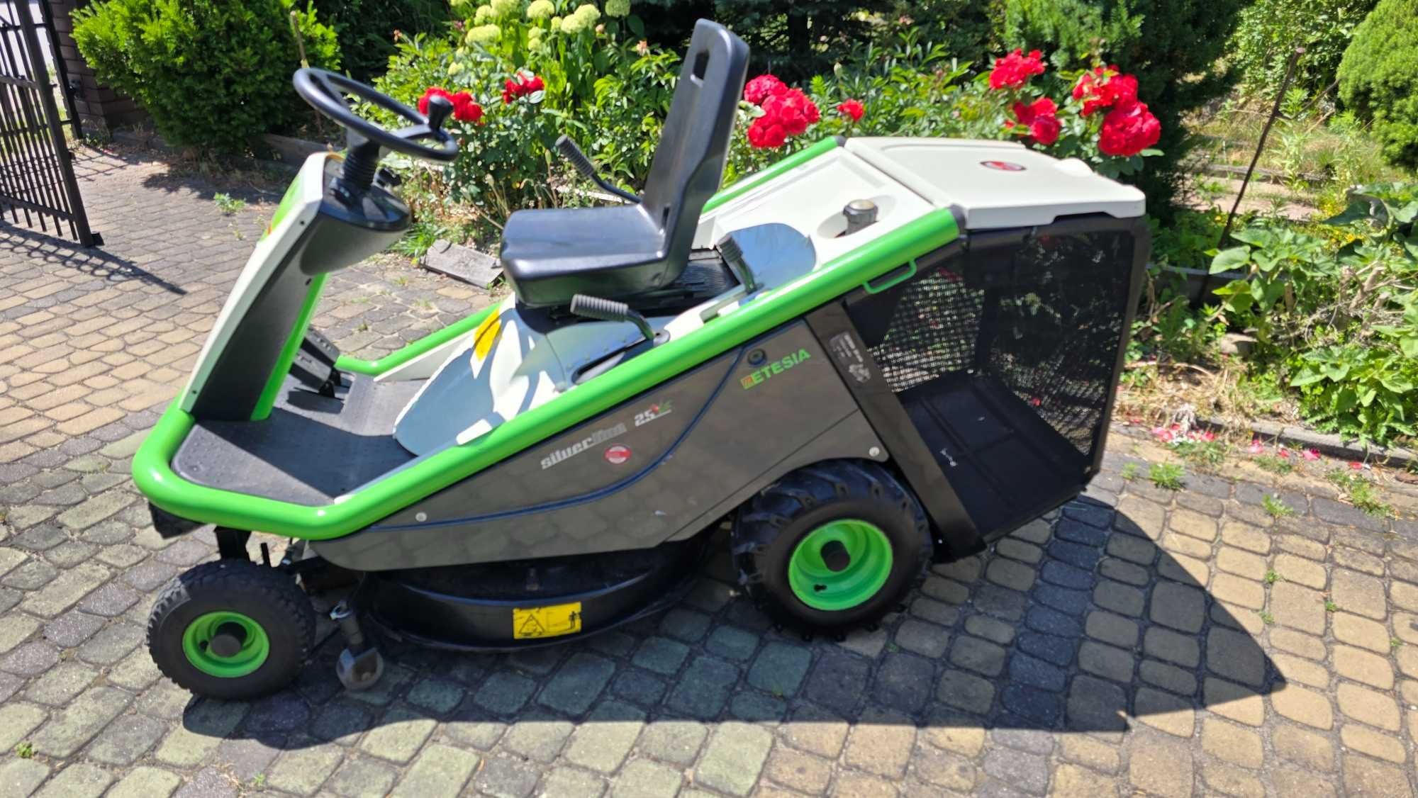 Traktor Etesia Bahia MBHE2 boki w karbonie