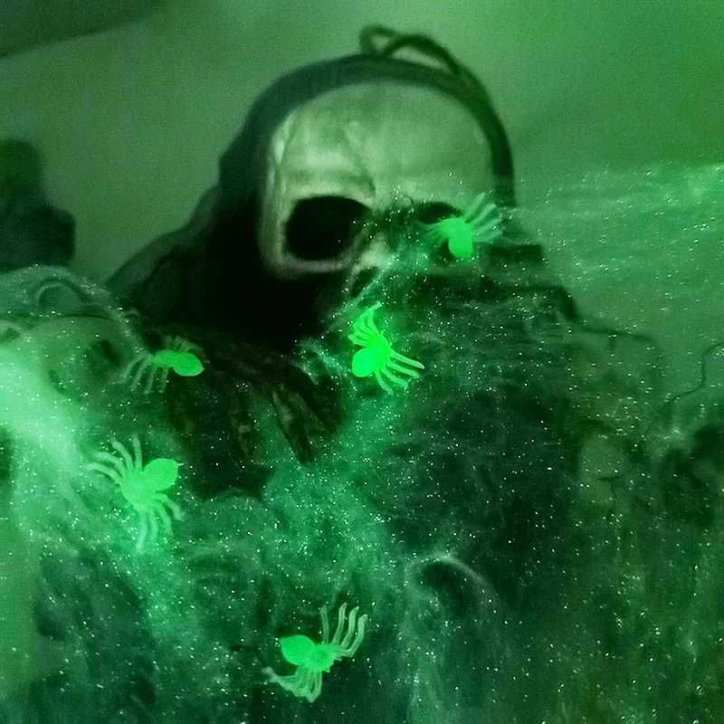 HALLOWEEN upiorne świecące PAJĄKI 50 szt.
