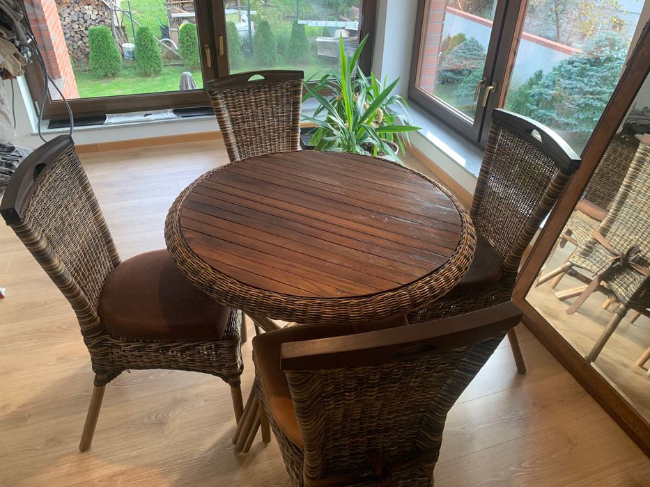 Komplet stylowych mebli ogrodowych z naturalnej wikliny