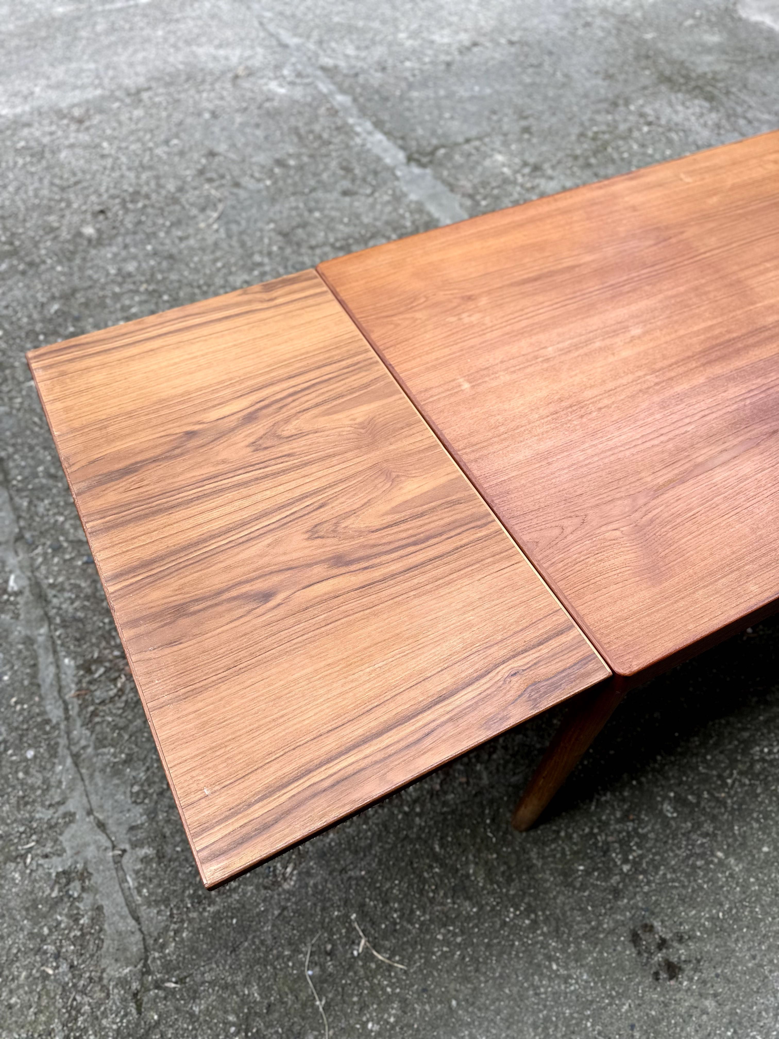 Stół tekowy duński rozkładany Henry Kjærnulf for Vejle Furniture 1960s