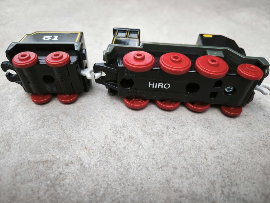 Tomek i Przyjaciele metalowa lokomotywa Hiro Hirek z wagonikiem