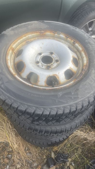 Felgi stalowe dacia duster z oponami zimowymi .