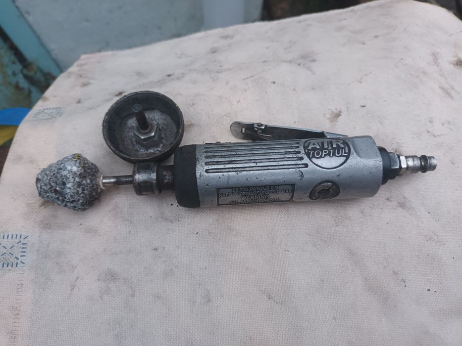 Продам зачистную шероховальную машинку б у