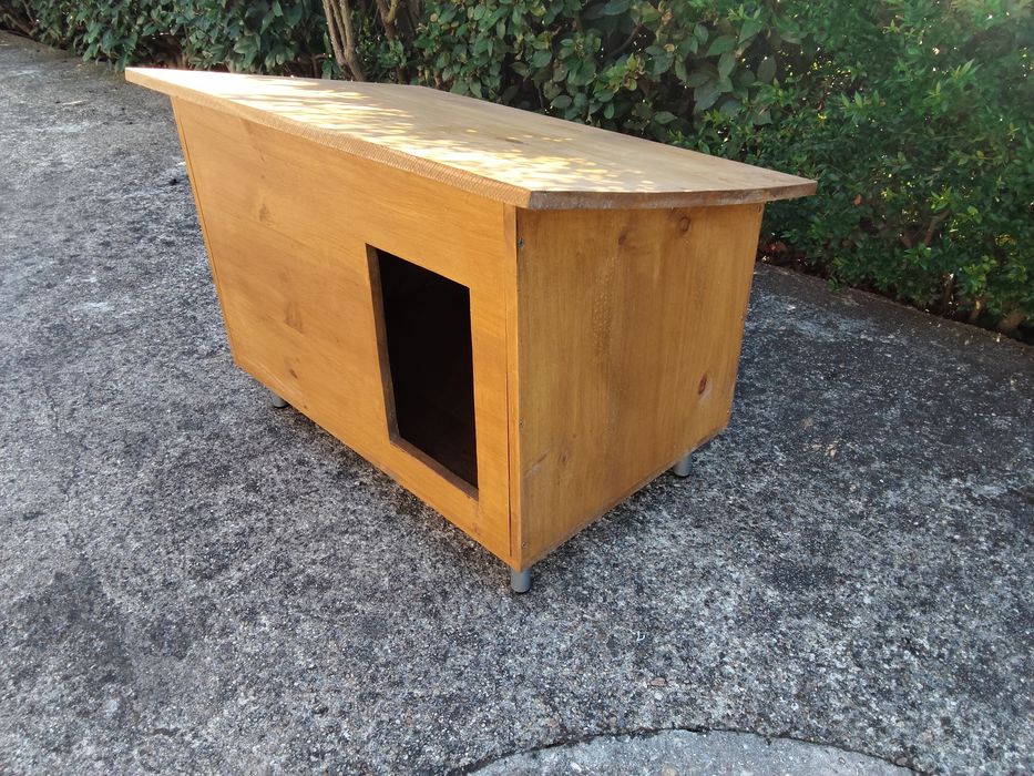 Casota para cão em madeira