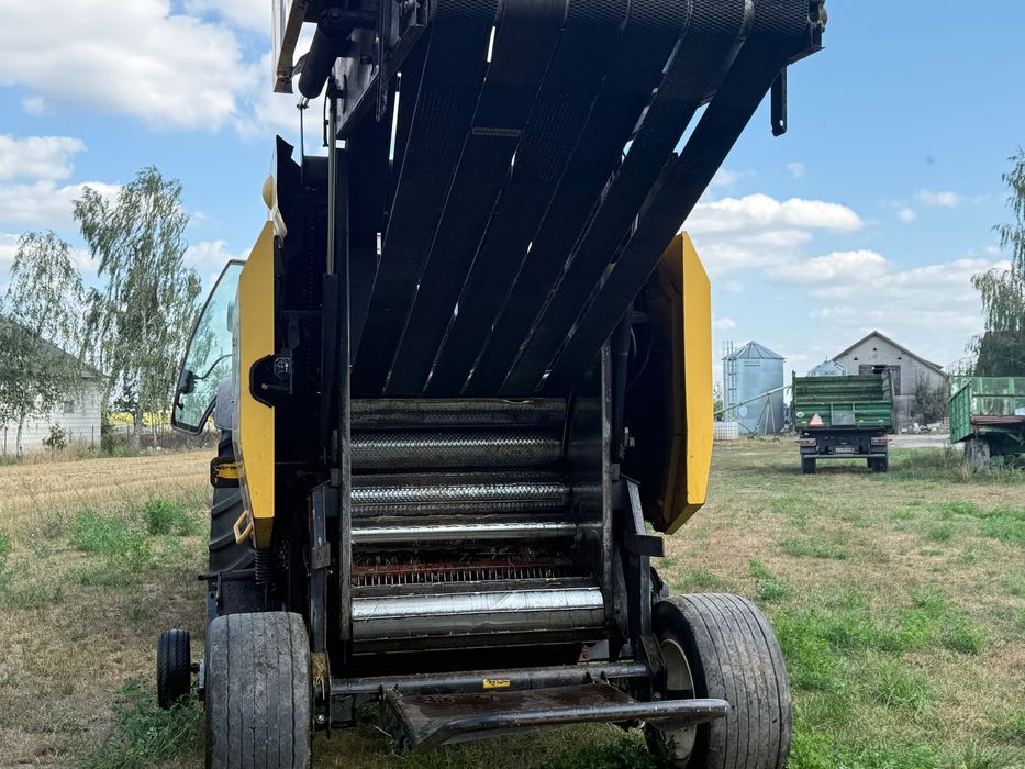 Prasa new holland BR750A