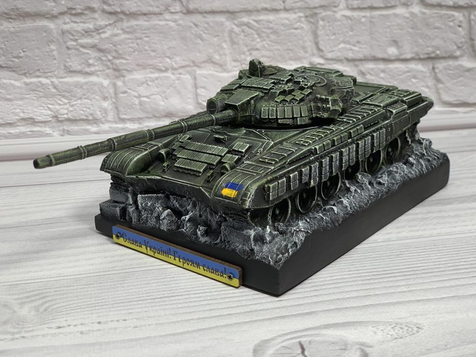 Гіпсовий сувенір танк Т-72Б