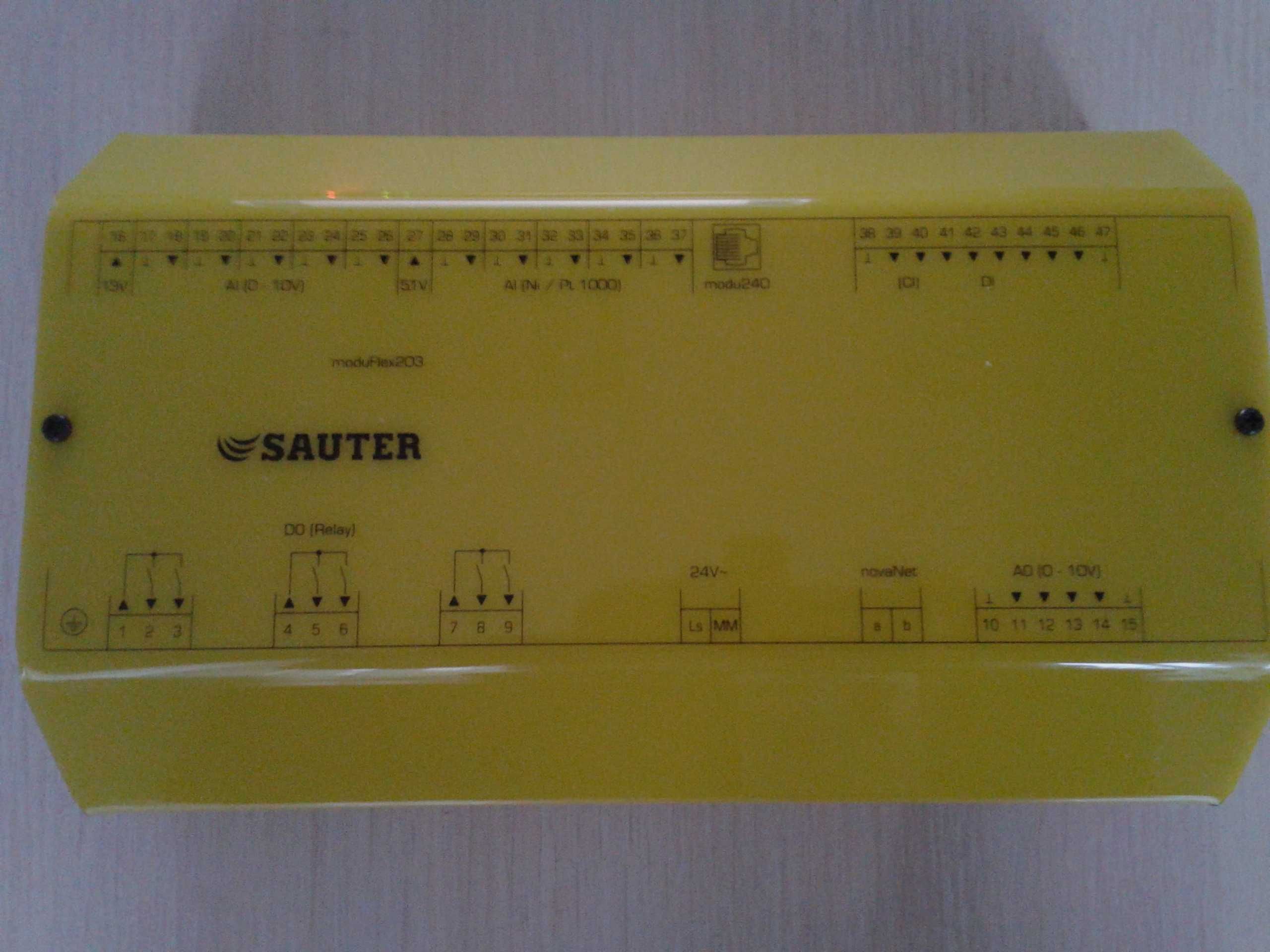 Sauter novaFlex EYR 203 F001 Универсальный контроллер