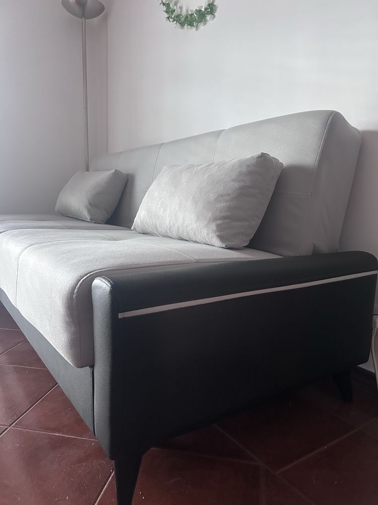 Sofá-cama com arrumação da Conforama