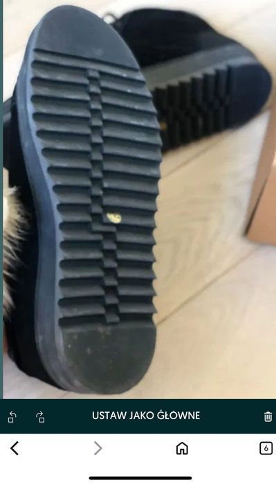 Черевики з натурального замшу з натуральним хутром всередині.