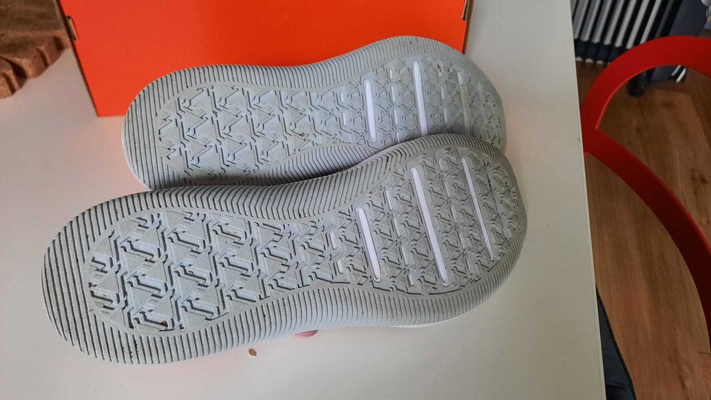 Women's Nike MC trainer rosa/branco, como novos (usados 1 vez)