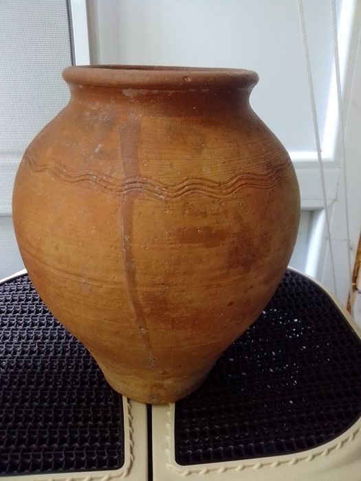 Глечик вироблено з глини.Киев