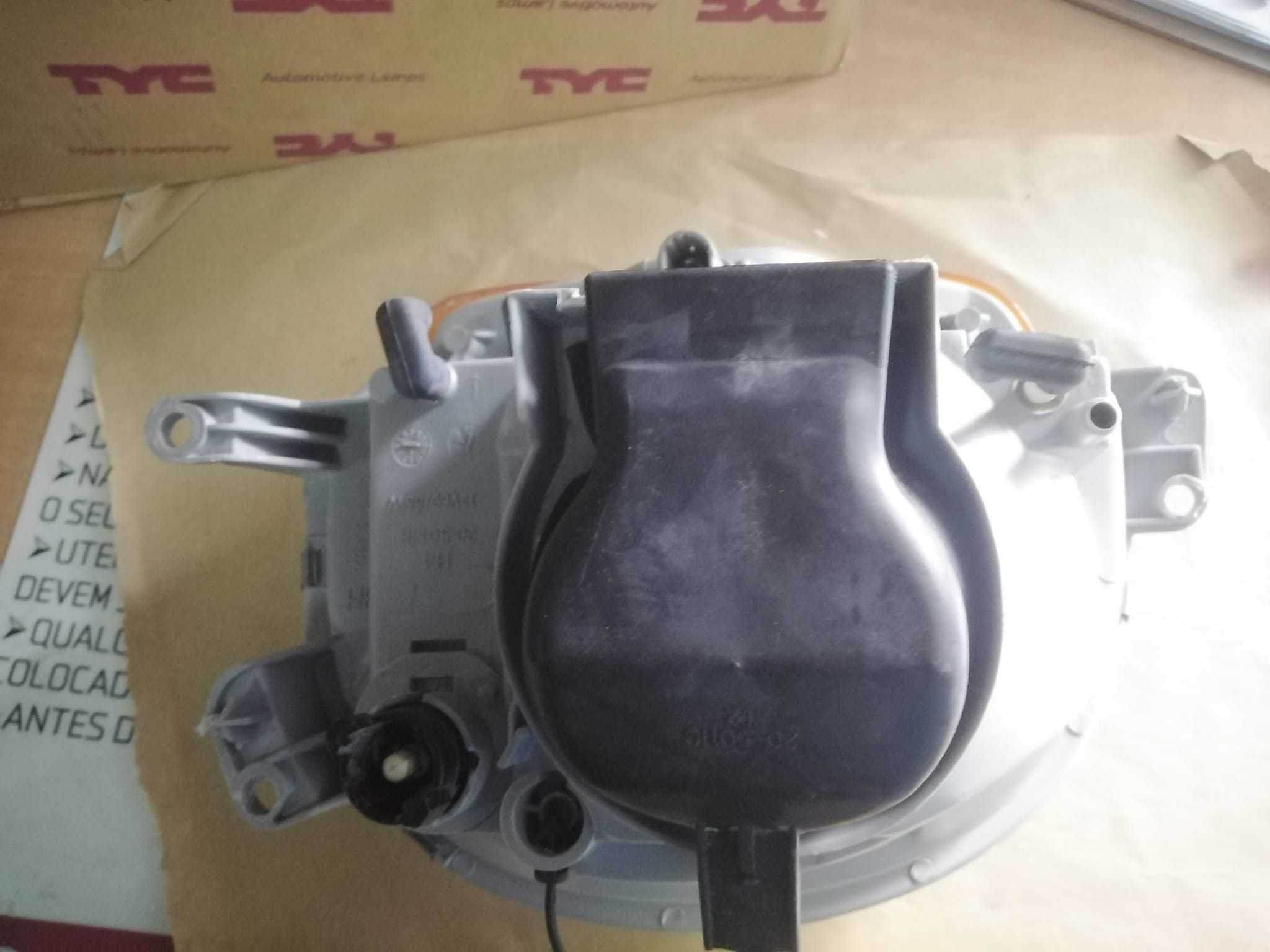 Farol Direito Renault Twingo de 1993 a 1999 Novo