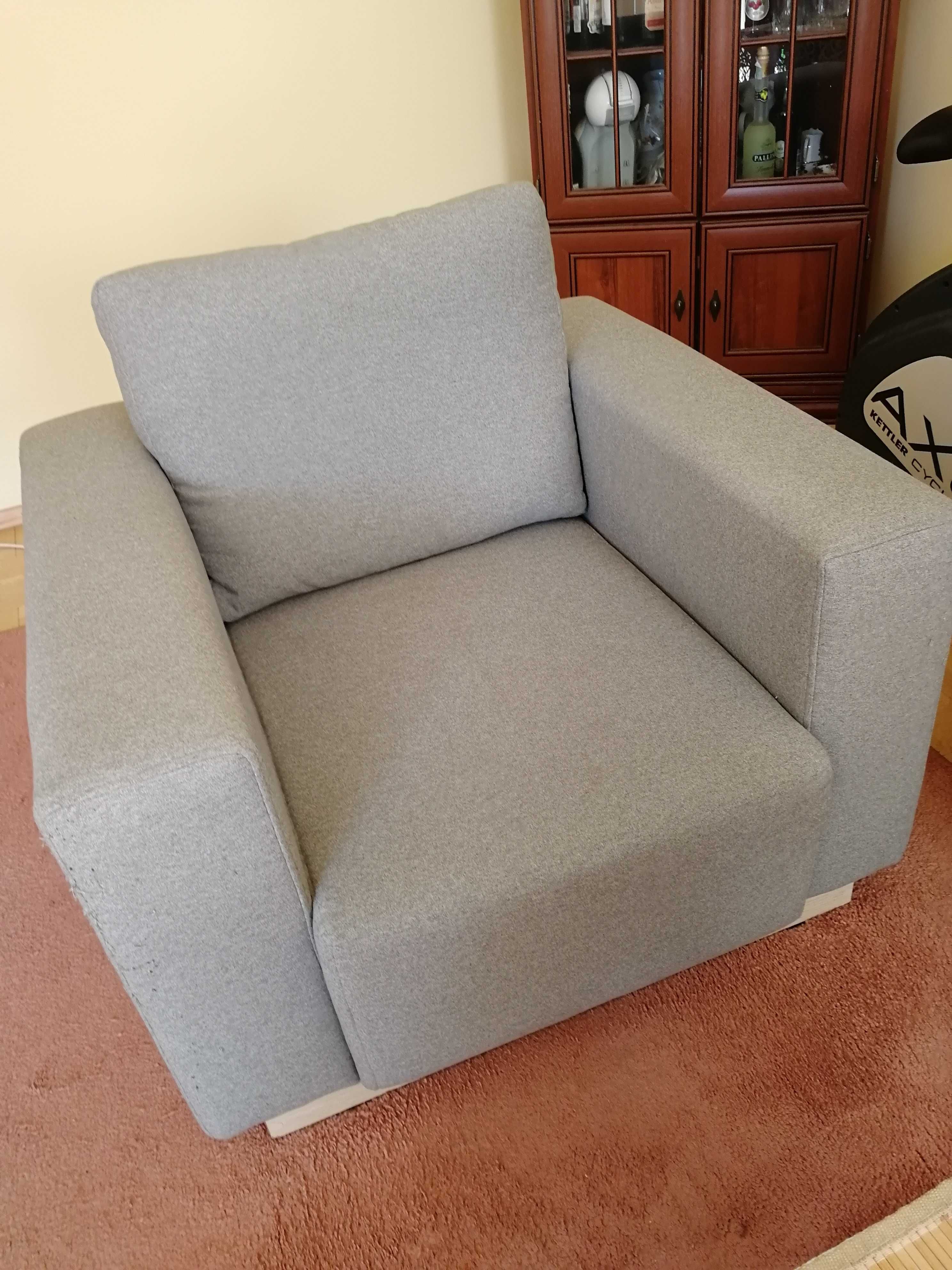 Wygodna kanapa dwuosobowa i fotel
