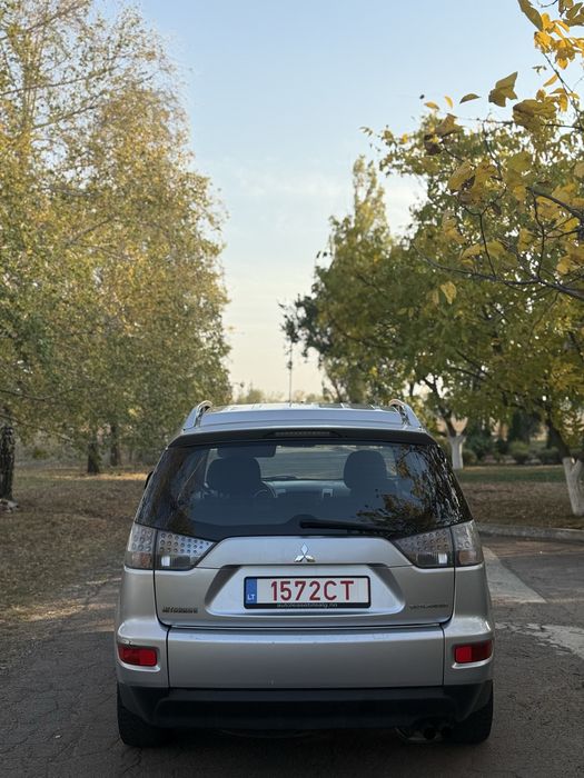 Mitsubishi Outlander 2011 ГОД 2.0 дизель полный привод
