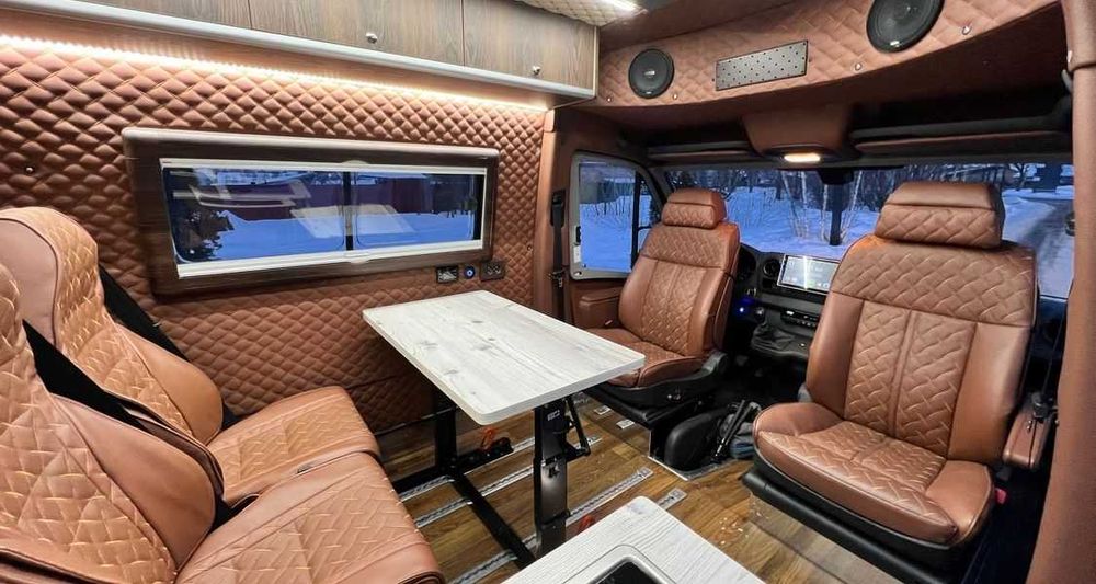 Обшивка салону, сидінь, стелі. Переобладнання мікроавтобусів.