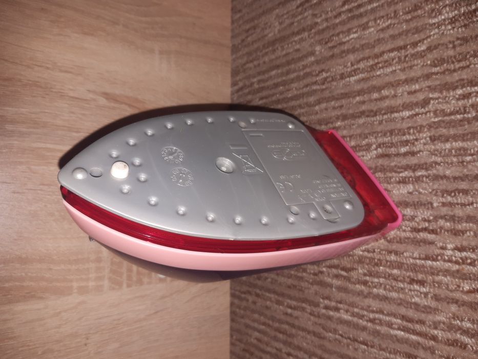 Żelazko wydajace odgłosy.