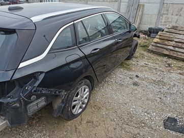 Opel Astra K  bok prawy, drzwi ćwiartki