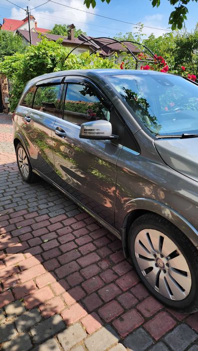 продам автомобіль MB 250e (електро)