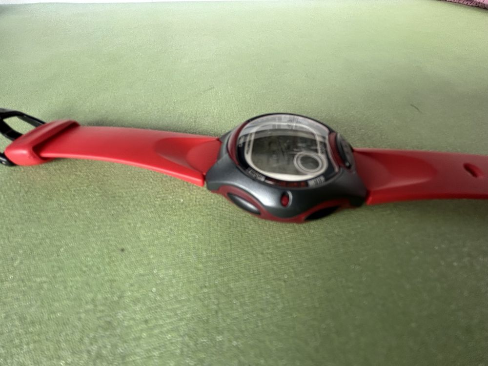 Relógio vermelho Casio