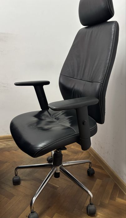 Biurko z kontenerkiem gratis fotel skórzany